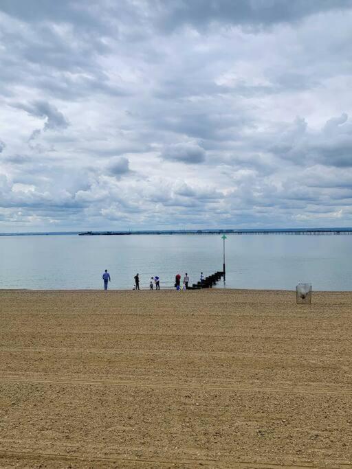 Apartments Near The Sea With Free Parking Southend-On-Sea Eksteriør billede